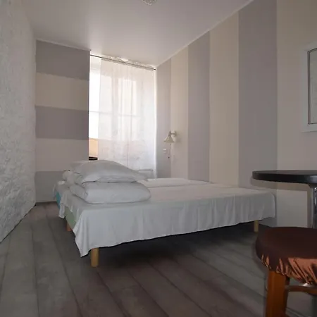 One Old Town Hostal
