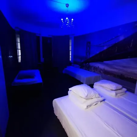 Hostal One Old Town *