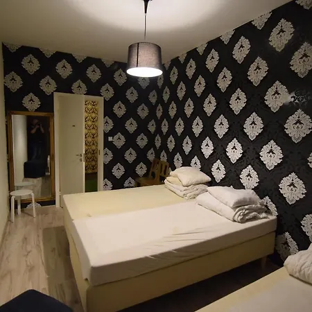 One Old Town Hostal