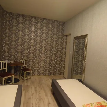 One Old Town Hostal