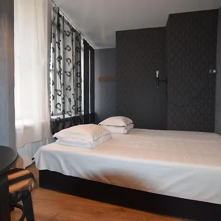 One Old Town Hostel *